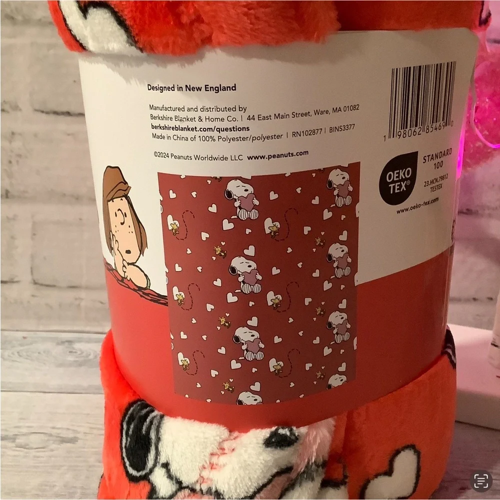 PEANUTS Oversized Ditzy Hearts Throw